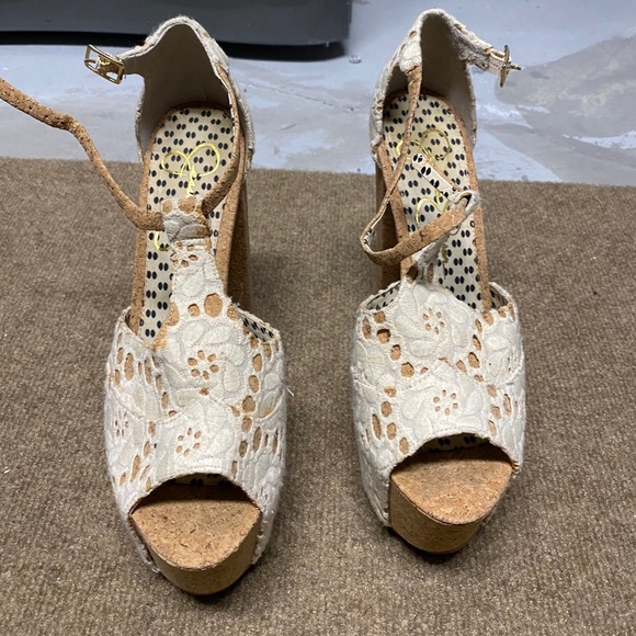 Jessica Simpson t strap heels - Picture 2 of 2